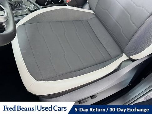 Used 2025 Volkswagen Taos SE AWD/4WD image 24
