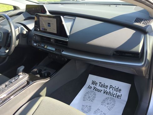 Used 2024 Toyota Prius LE image 31