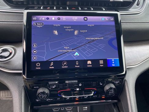 Certified 2024 Jeep Grand Cherokee Limited image 12