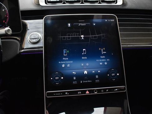 Used 2021 Mercedes-Benz S 580 4MATIC w/ AMG Line image 32