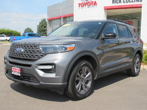 Used 2023 Ford Explorer XLT w/ Equipment Group 202A AWD/4WD image 2