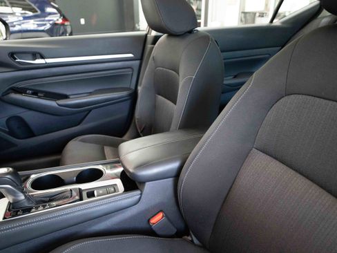 Used 2023 Nissan Altima 2.5 SV w/ SV Premium Package image 10