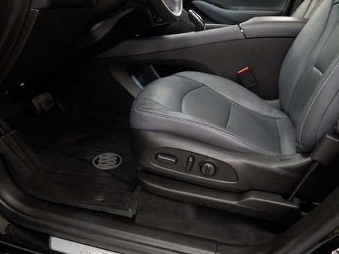 Used 2021 Buick Enclave Essence w/ Sport Touring Edition image 39