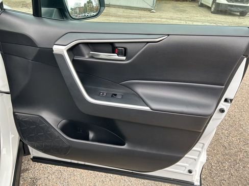 Used 2021 Toyota RAV4 XLE FWD image 25
