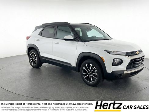 Used 2025 Chevrolet TrailBlazer LT FWD image 1