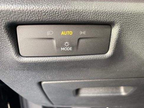 New 2026 Volkswagen Tiguan SE image 32