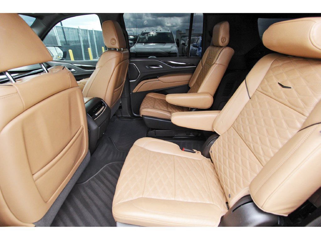 Used 2023 Cadillac Escalade ESV Premium Luxury AWD/4WD image 7