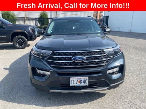Used 2022 Ford Explorer XLT w/ Equipment Group 202A AWD/4WD image 2