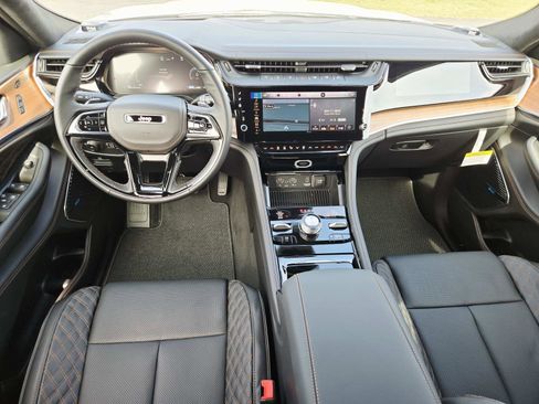New 2026 Jeep Grand Cherokee Summit image 10