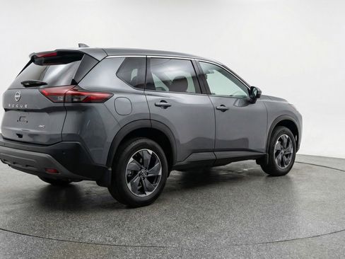 Used 2025 Nissan Rogue SV image 9