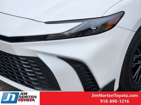 Used 2025 Toyota Camry SE image 10