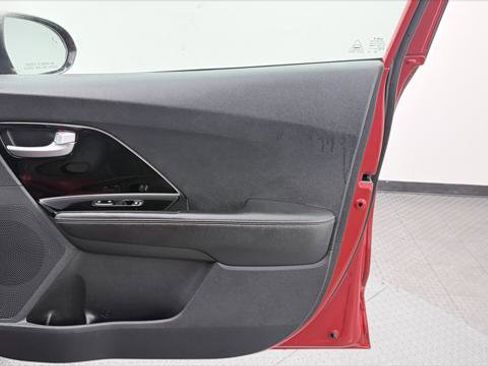 Used 2022 Kia Niro EX w/ Cold Weather Package FWD image 22