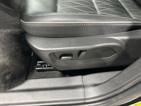 Used 2023 Buick Envision Avenir AWD/4WD image 12