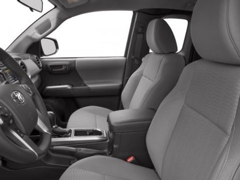 Used 2018 Toyota Tacoma SR5 image 9