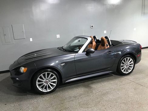 Used 2017 FIAT 124 Spider Lusso RWD image 13