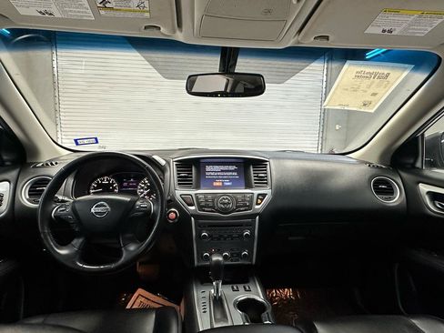 Used 2019 Nissan Pathfinder SL FWD image 16