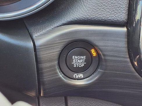 Used 2021 Jeep Grand Cherokee Laredo X RWD image 11