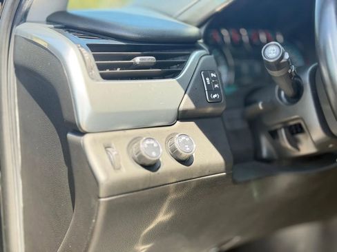 Used 2020 Chevrolet Suburban LT AWD/4WD image 19
