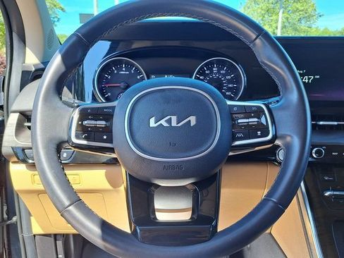 Used 2024 Kia Carnival EX FWD image 9
