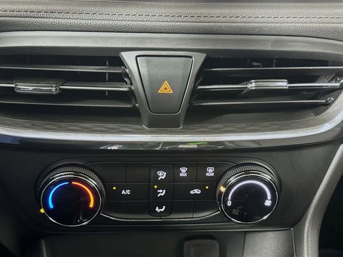 Used 2025 Buick Encore GX Preferred image 24