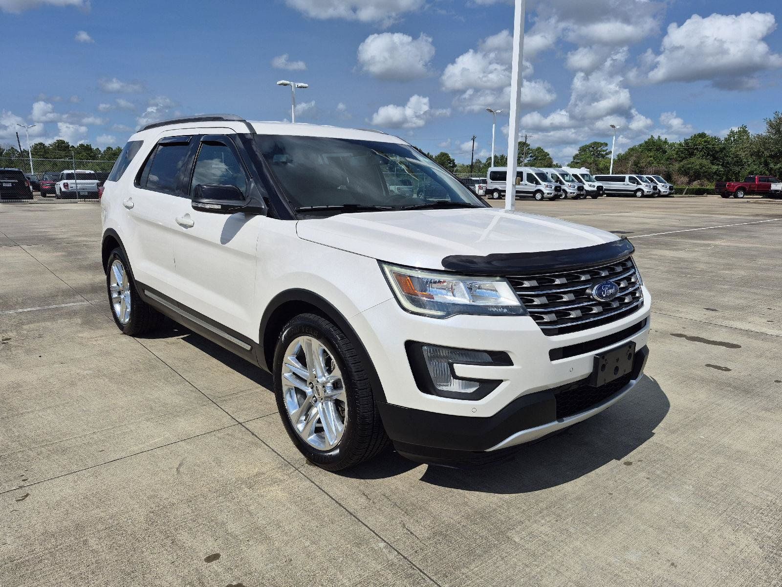 Used 2017 Ford Explorer XLT w/ Equipment Group 202A FWD image 17