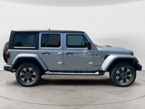 Used 2018 Jeep Wrangler Unlimited Sahara AWD/4WD image 6