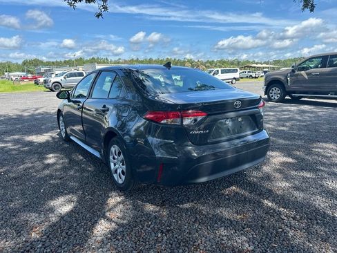 Used 2024 Toyota Corolla LE FWD image 3
