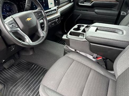 Used 2025 Chevrolet Silverado 2500 LT w/ Convenience Package AWD/4WD image 5