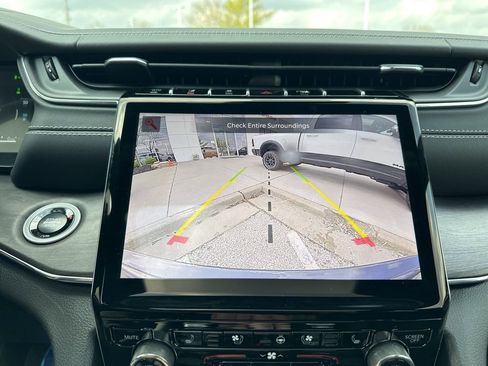 New 2024 Jeep Grand Cherokee Overland w/ Luxury Tech Group IV image 32