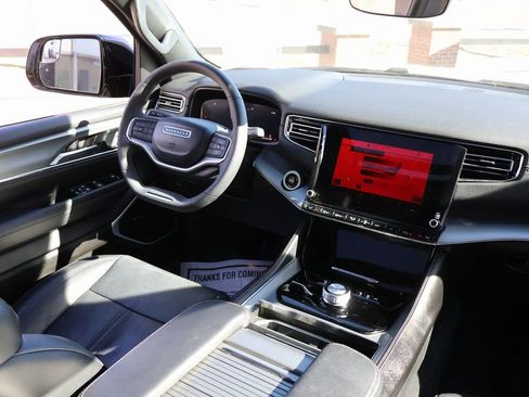 Used 2024 Jeep Wagoneer Series II image 13