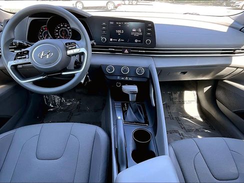 Used 2023 Hyundai Elantra SE FWD image 15