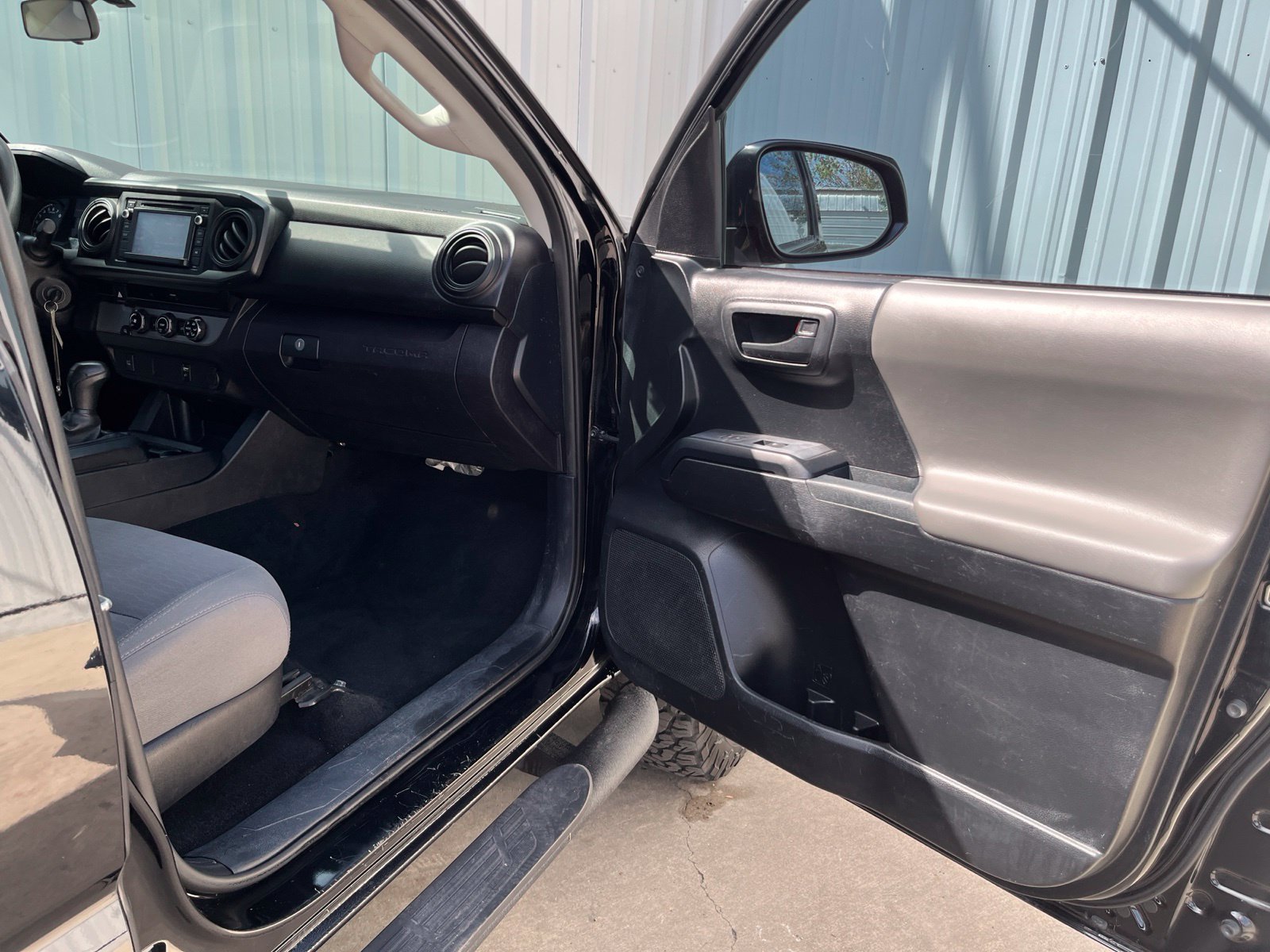 Used 2017 Toyota Tacoma SR w/ SR Convenience Package RWD image 16