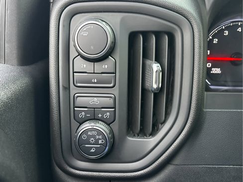 Used 2022 Chevrolet Silverado 2500 Custom w/ Custom Value Package image 19