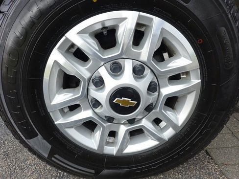 Used 2024 Chevrolet Silverado 2500 LT image 8