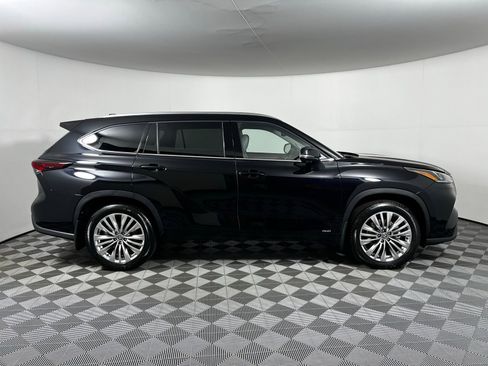 Used 2026 Toyota Highlander Platinum AWD/4WD image 4