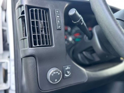 Used 2025 Chevrolet Express 3500 LT w/ LT Preferred Equipment Group RWD image 19