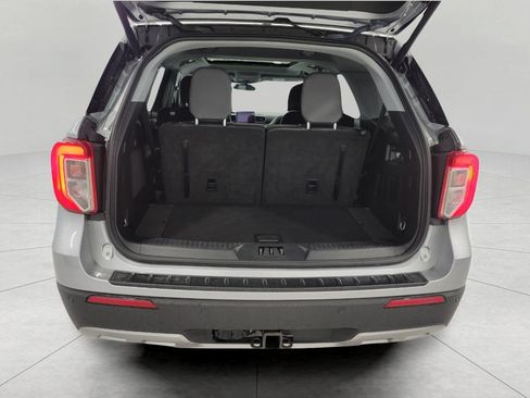 Used 2023 Ford Explorer XLT w/ Equipment Group 202A AWD/4WD image 16