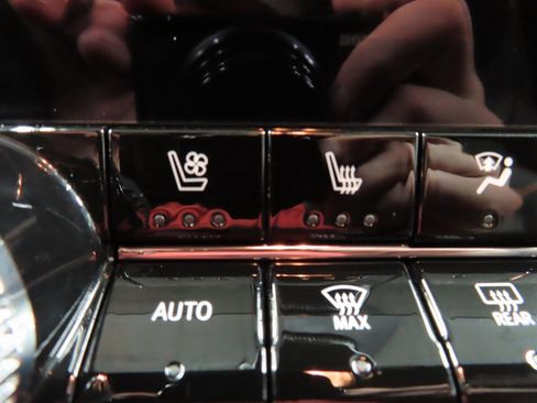 Used 2024 GMC Canyon AT4 w/ AT4 Premium Package image 50