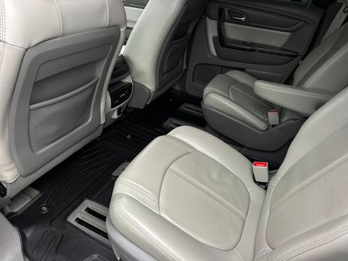 Used 2017 GMC Acadia Limited SLT image 12