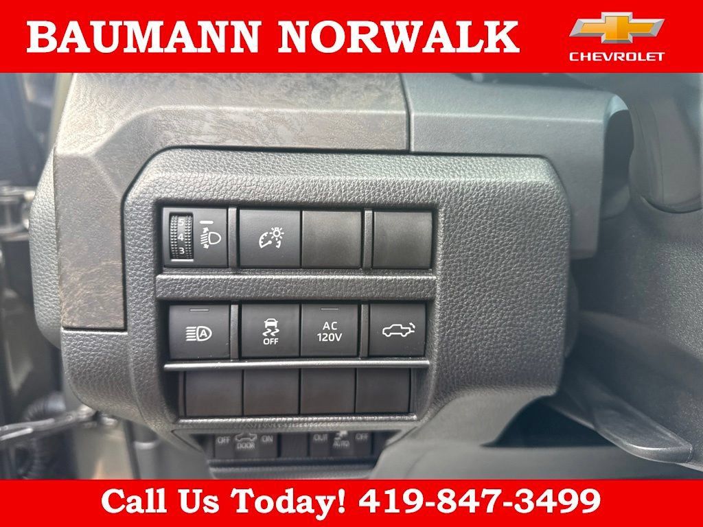 Used 2025 Toyota Tacoma Limited AWD/4WD image 29