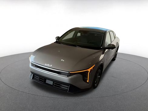 Used 2025 Kia K4 LXS image 16