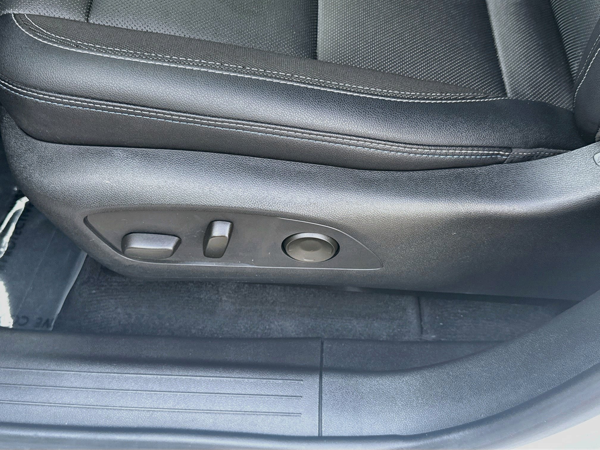 Used 2024 Chevrolet Equinox EV LT FWD image 18