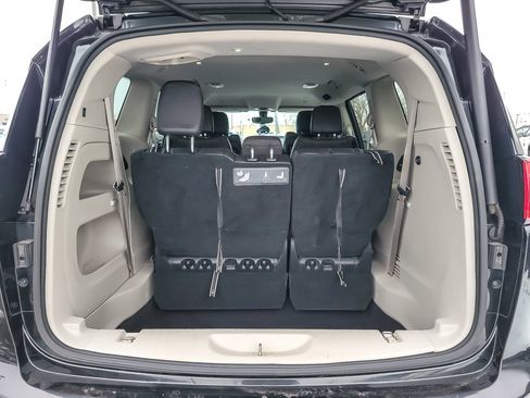 Used 2018 Chrysler Pacifica Touring-L Plus w/ Tire & Wheel Group image 19