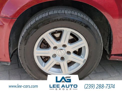 Used 2012 Chrysler Town & Country Touring image 8