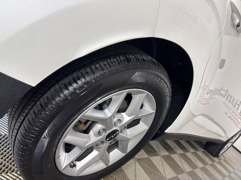 Used 2025 Kia Soul LX image 30