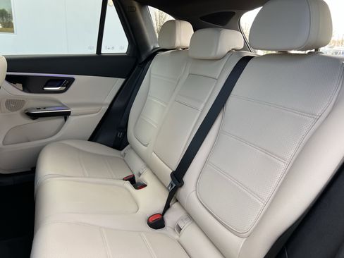 Used 2024 Mercedes-Benz GLC 300 300 image 32