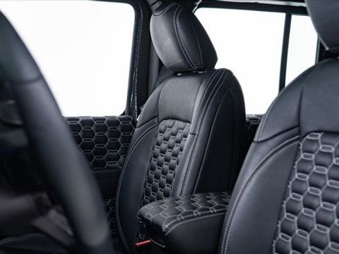 Used 2026 Jeep Gladiator Sport image 3