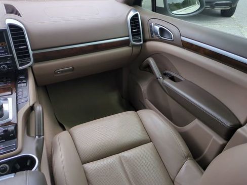 Used 2011 Porsche Cayenne Turbo AWD/4WD image 17