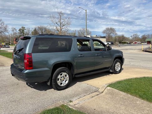 Used 2009 Chevrolet Suburban LT w/ Convenience Package 1 image 16