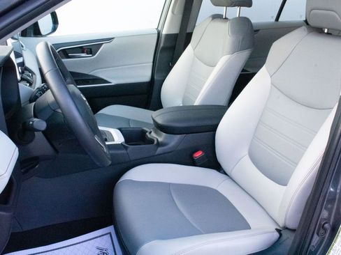 Used 2025 Toyota RAV4 XLE Premium image 23